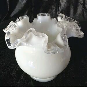 Vintage 40s 50s 60s Fenton Silver Crest Milk Glass Ruffled Edge Vase Excellent!
